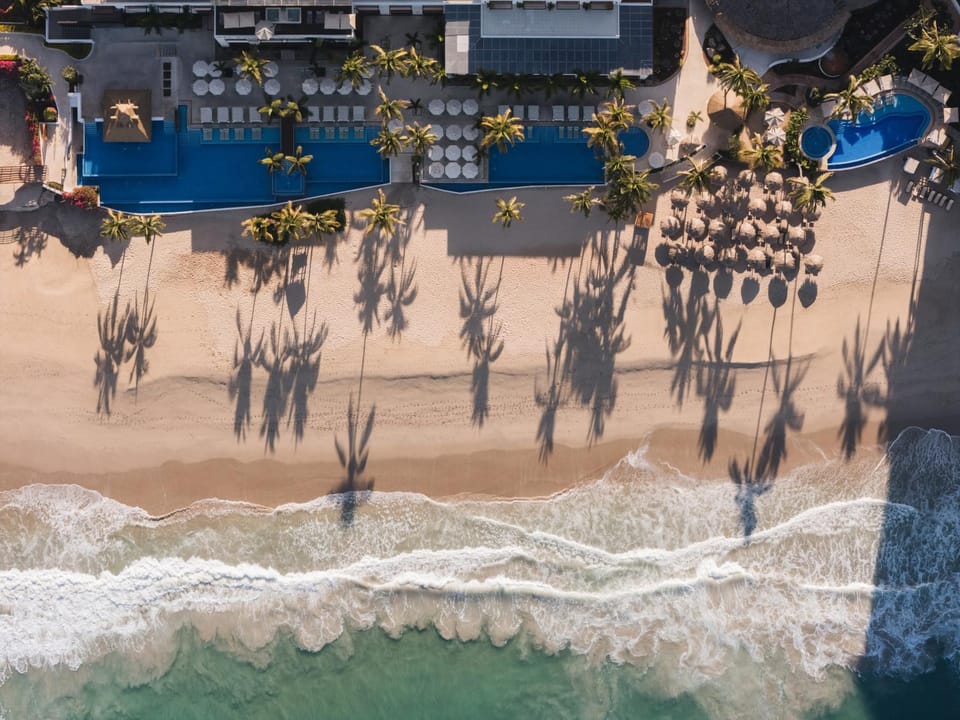 Property building, Bird's eye view, Beach, Swimming pool