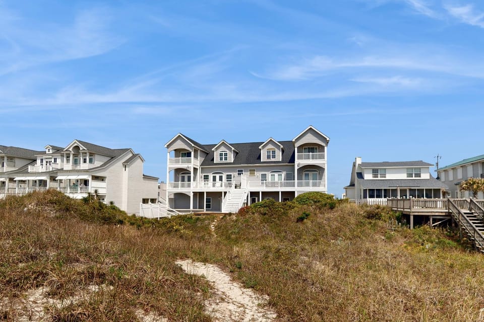 AB153 A Bushel and a Peck House in Atlantic Beach
