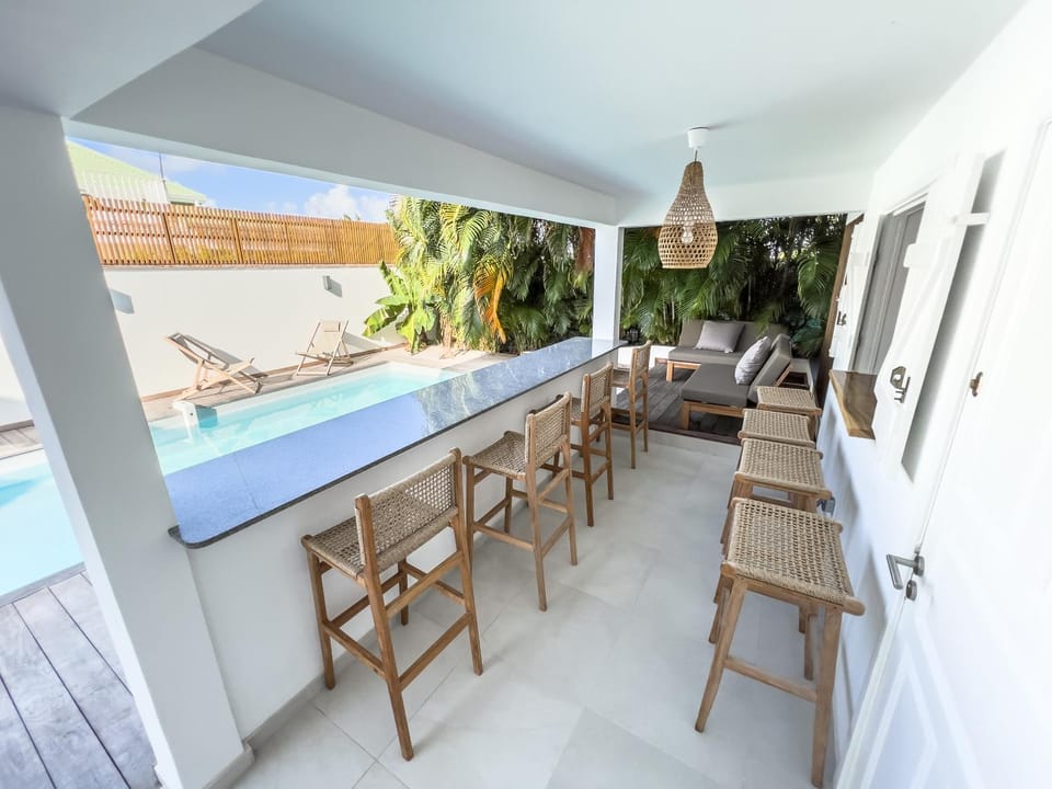 Dining area, Pool view, sunbed