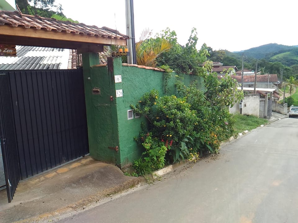 Facade/entrance, Neighbourhood