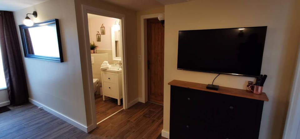 Communal lounge/ TV room, TV and multimedia