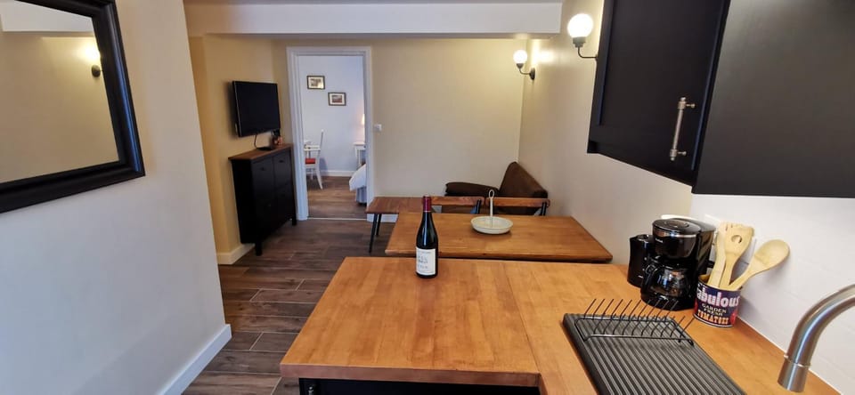 Kitchen or kitchenette, Seating area