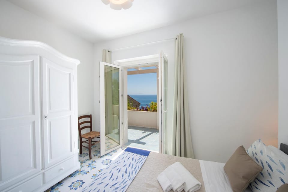 Bed, Natural landscape, Photo of the whole room, Bedroom, Sea view, towels, wardrobe