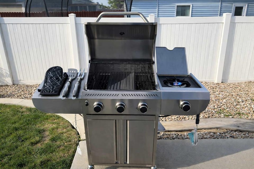 Family Friendly Playroom Garage House in Caldwell