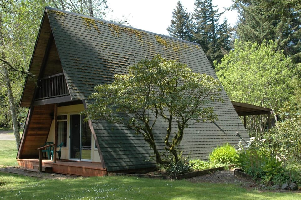 Property building, Day, Natural landscape, Garden view