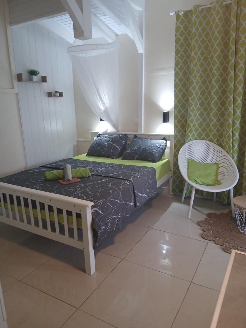 Bed, Photo of the whole room