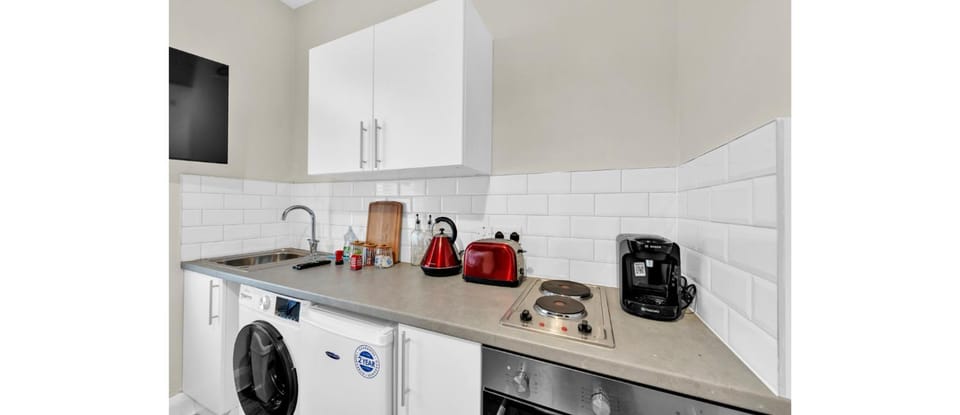 Coffee/tea facilities, Kitchen or kitchenette, minibar, stove, toaster