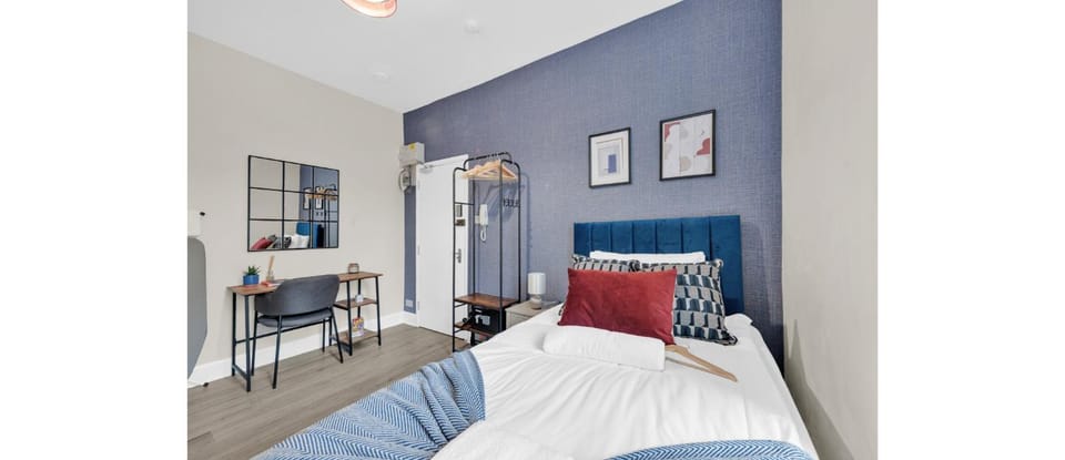 Bed, Seating area, Bedroom, hair dresser