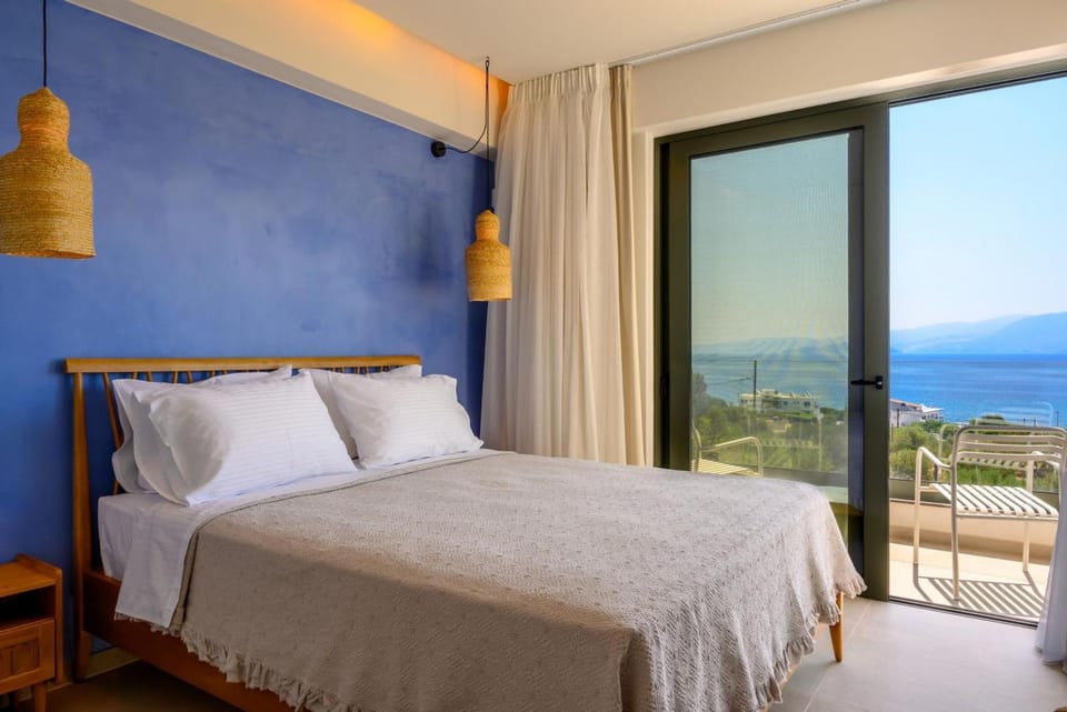 Photo of the whole room, Sea view