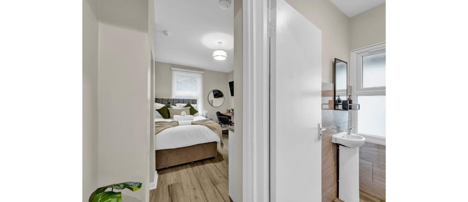 Bed, Bathroom, Bedroom