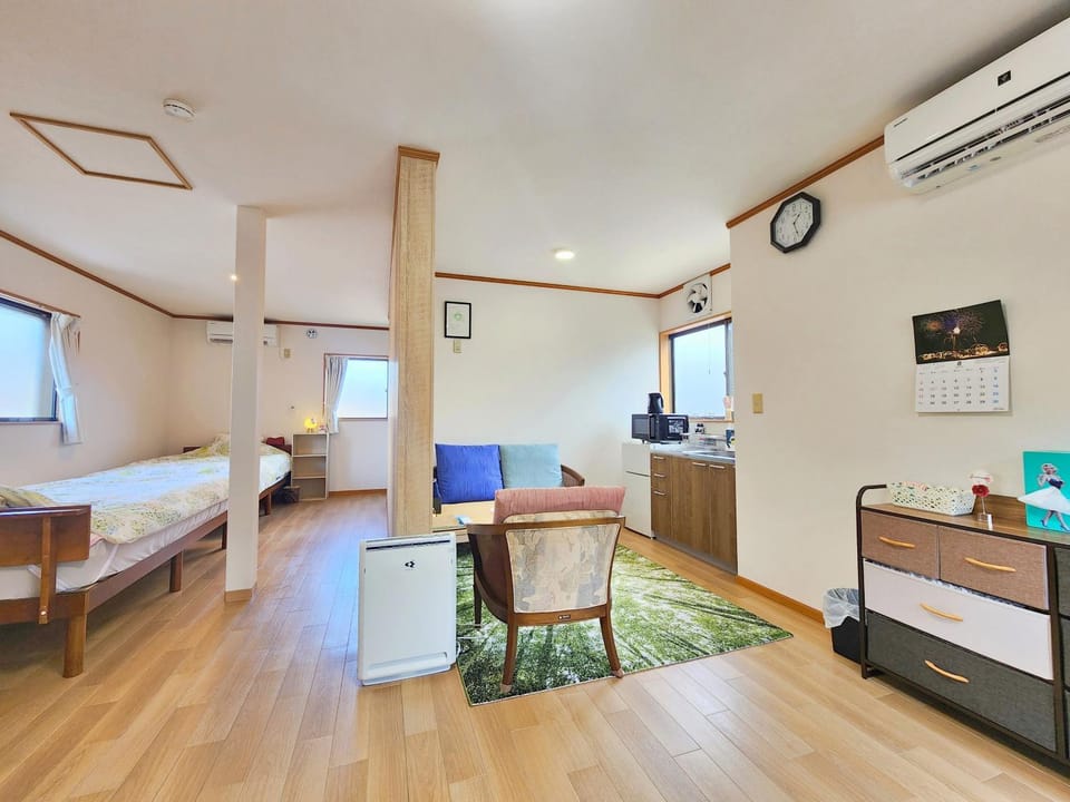 Kitchen or kitchenette, Living room, Bedroom