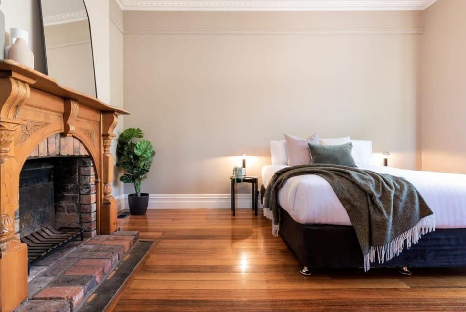 Gorgeous on Galvin: Close to Town Yet A Mile Away House in Launceston