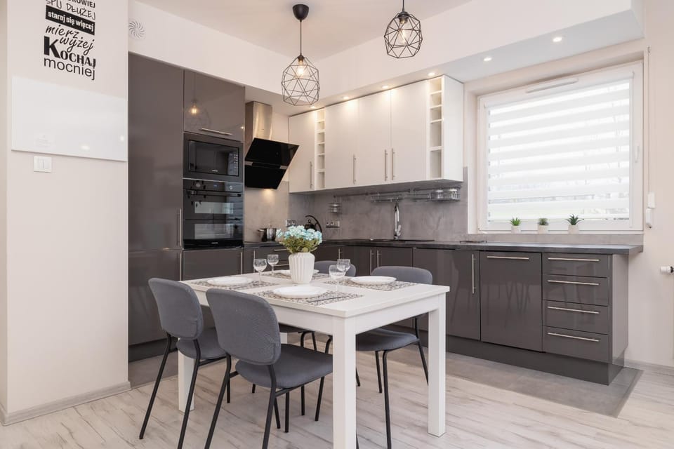 Kitchen or kitchenette, Dining area, dishwasher, minibar, pet friendly, stove