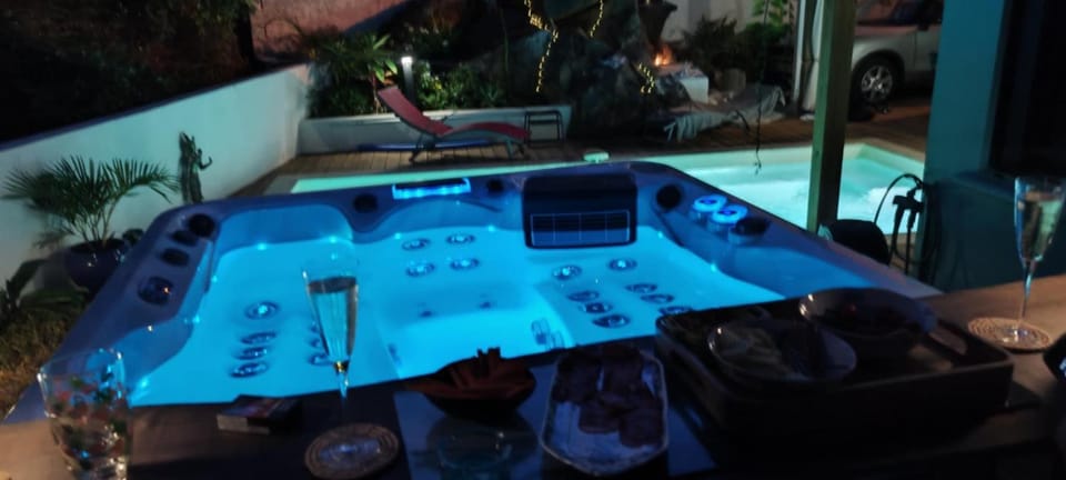 Hot Tub, Hot Tub