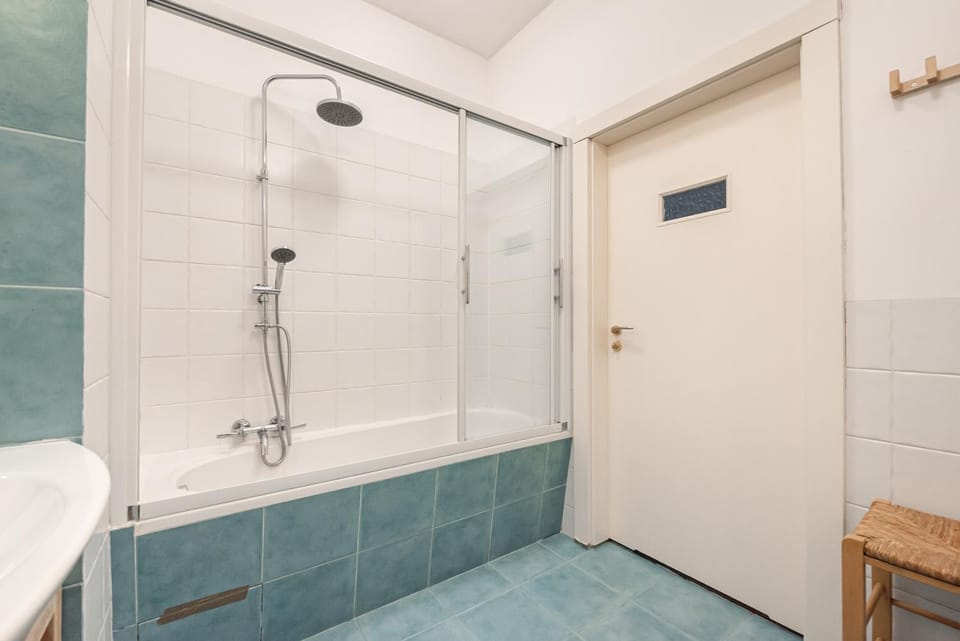 Shower, Toilet, Bathroom, Bath, towels