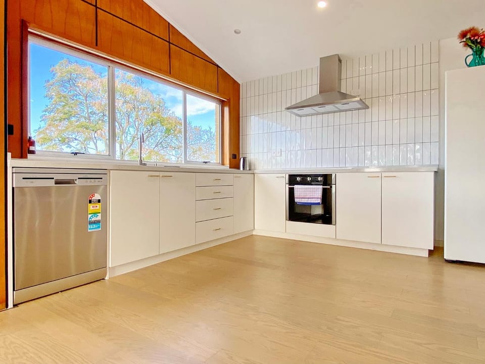 Waterfront villa near IKEA and Sylvia Park House in Auckland