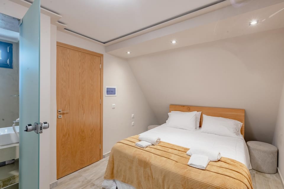 Bed, Photo of the whole room, Bedroom, towels, wardrobe