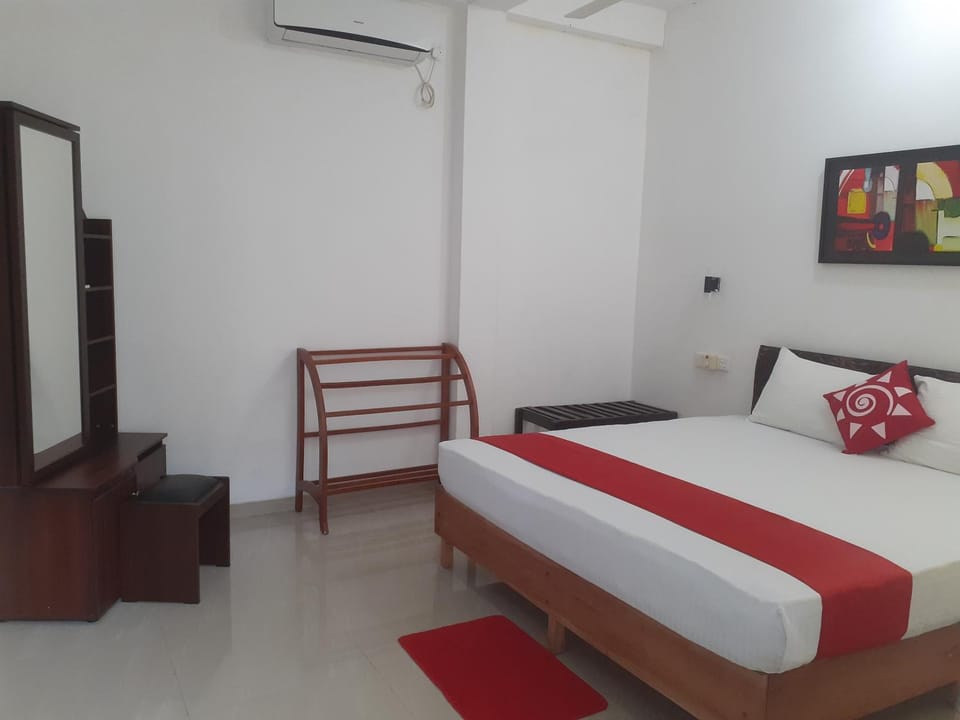 Bed, Photo of the whole room, Bedroom, air conditioner