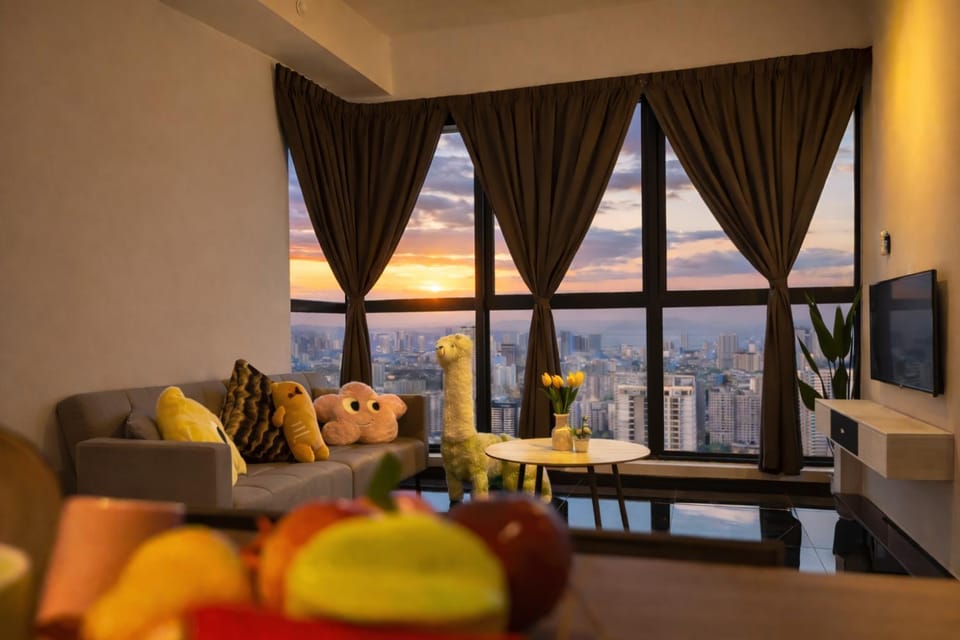 Living room, Seating area, Dining area, Evening entertainment