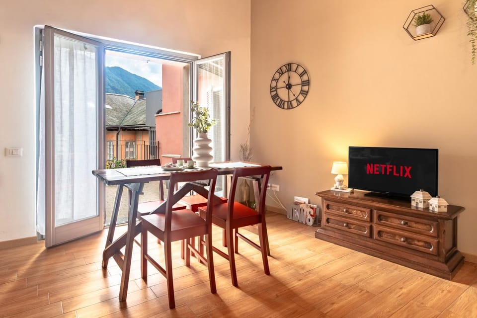 Winter, TV and multimedia, Balcony/Terrace, Photo of the whole room, Floor plan, Dining area, Lunch, Inner courtyard view, internet
