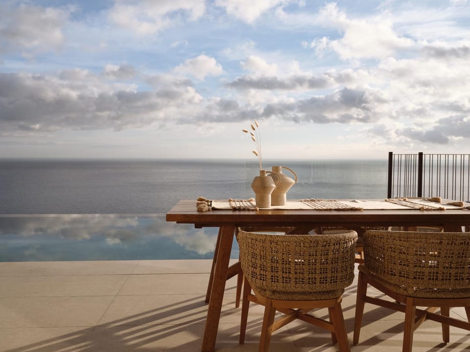 Restaurant/places to eat, Swimming pool