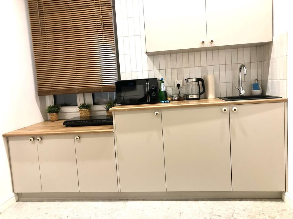 Coffee/tea facilities, minibar, stove