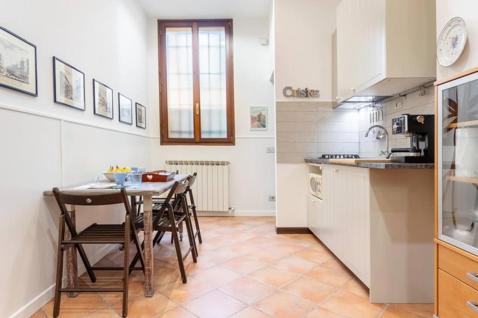 Coffee/tea facilities, Dining area, kitchen