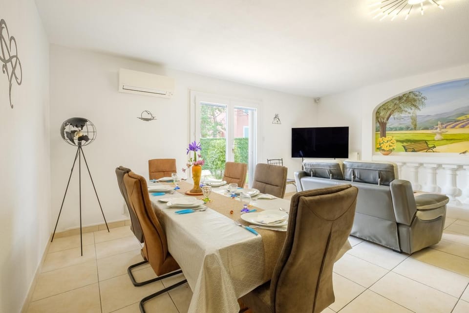 Property building, Living room