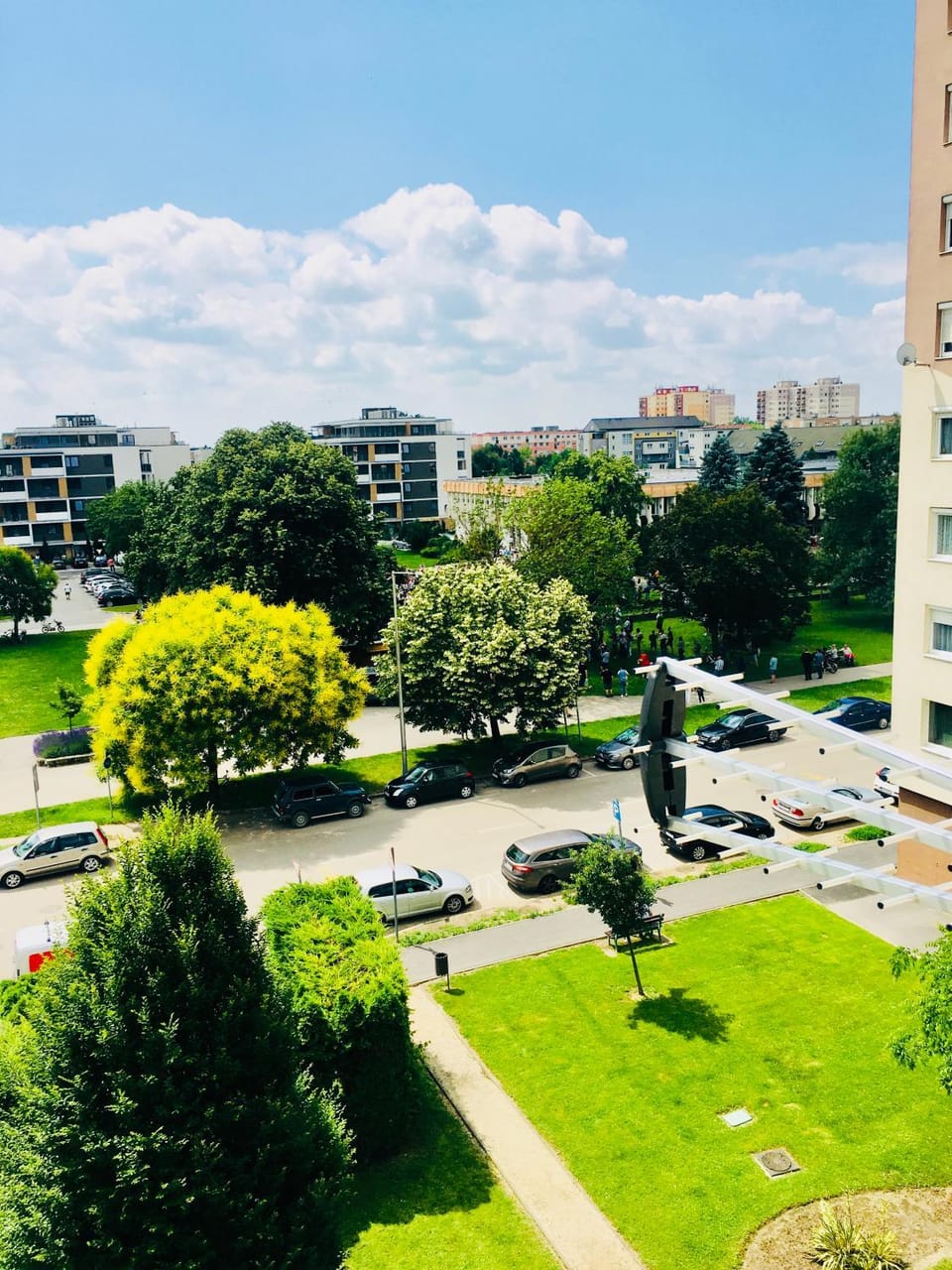 Day, Neighbourhood, Natural landscape, Summer, View (from property/room), View (from property/room), City view, City view, Garden view, Street view, Location, Parking