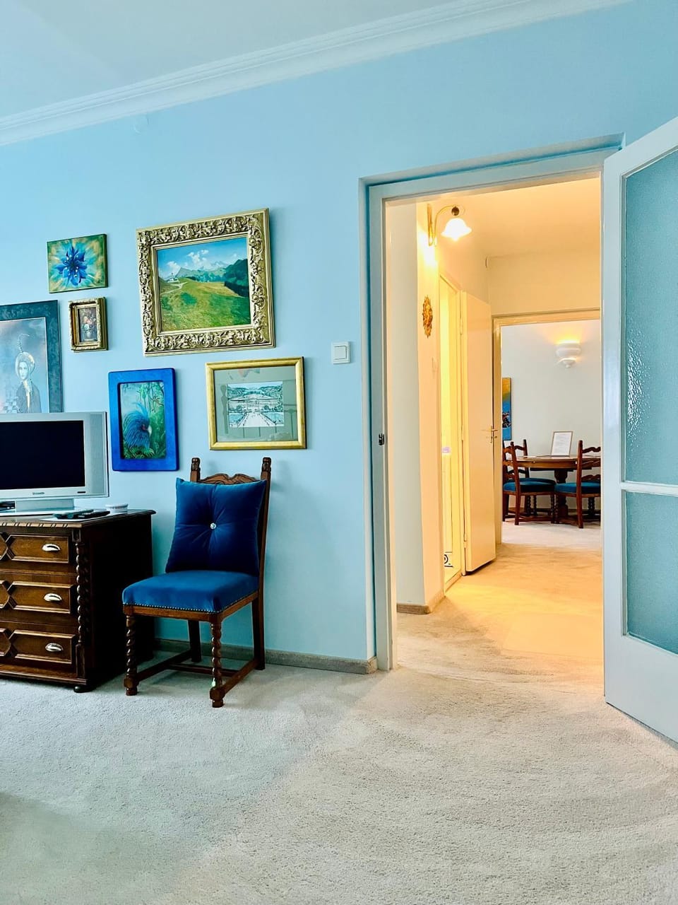 Communal lounge/ TV room, TV and multimedia, Living room, Photo of the whole room, Seating area, Evening entertainment, Bedroom, On site