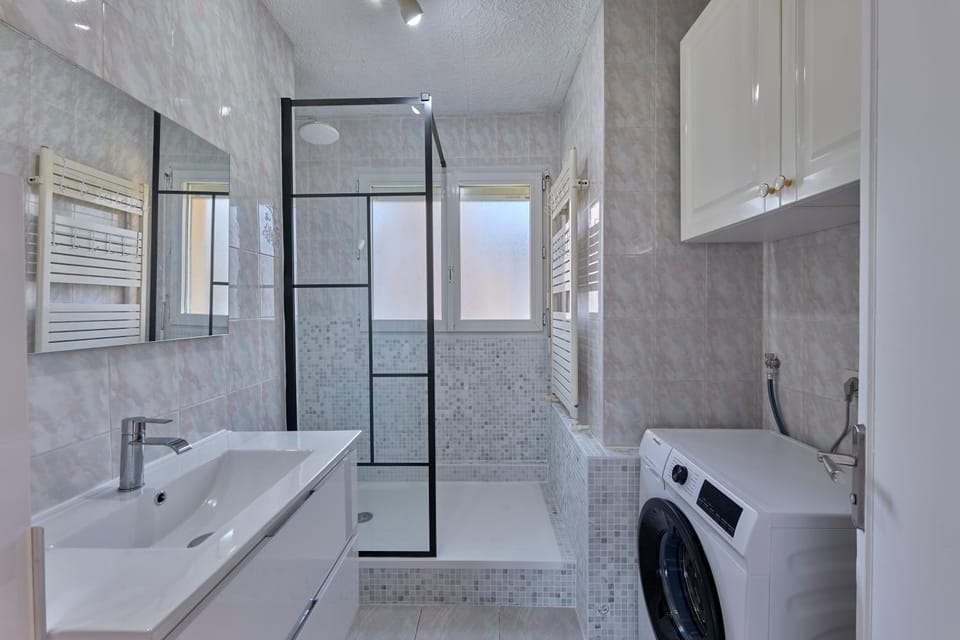 Shower, Bathroom, washing machine