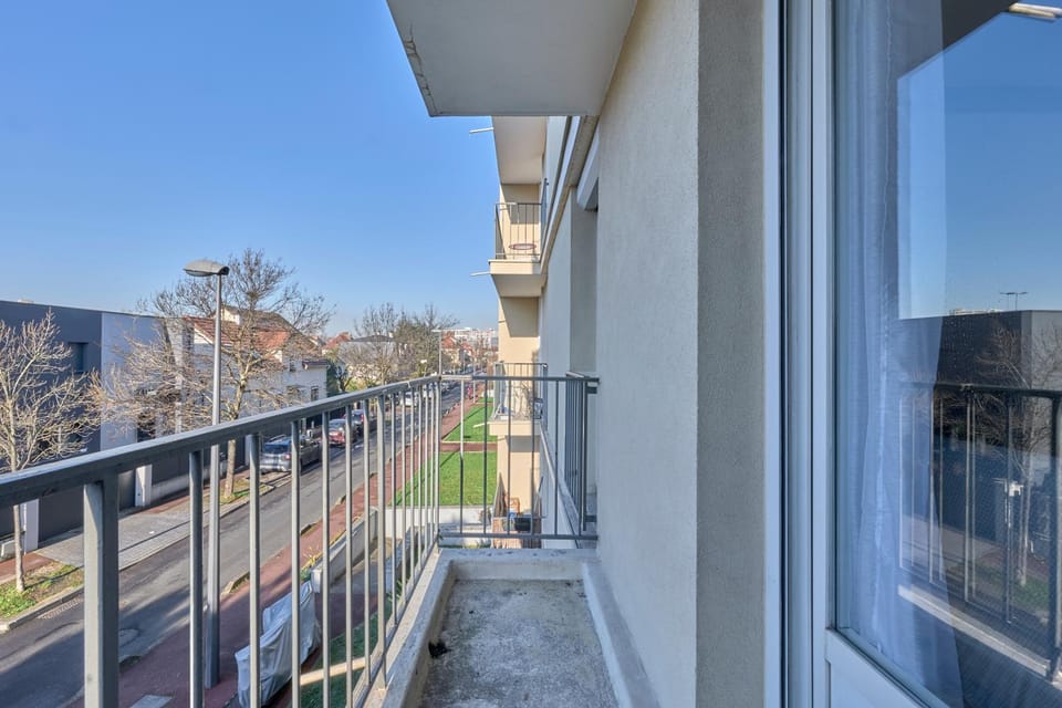 Property building, View (from property/room), Balcony/Terrace