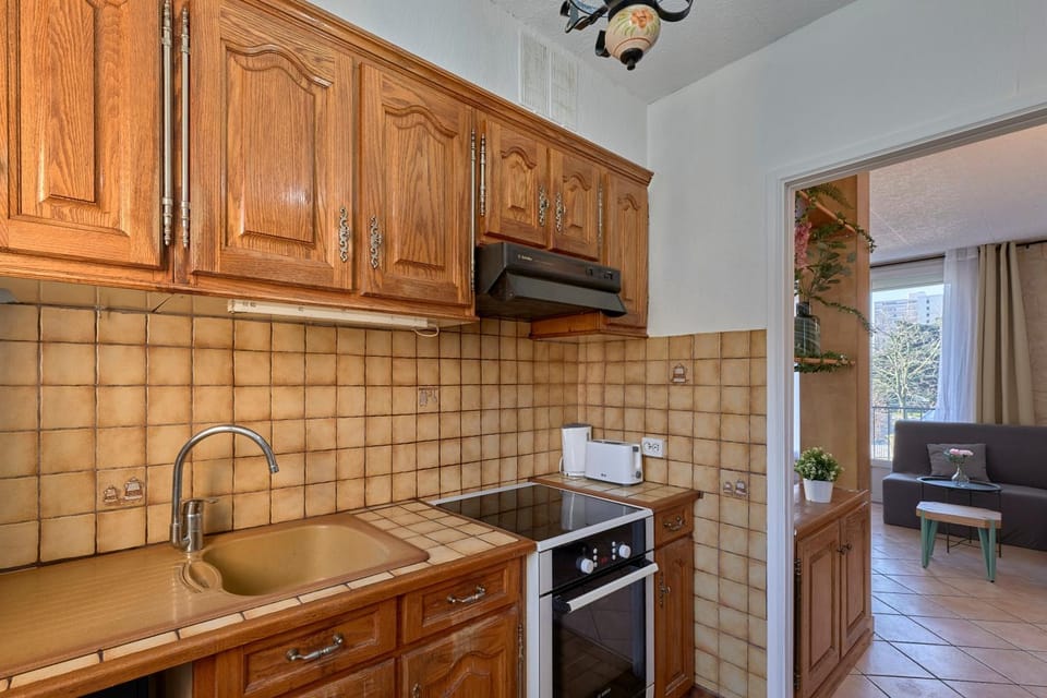 Kitchen or kitchenette, stove