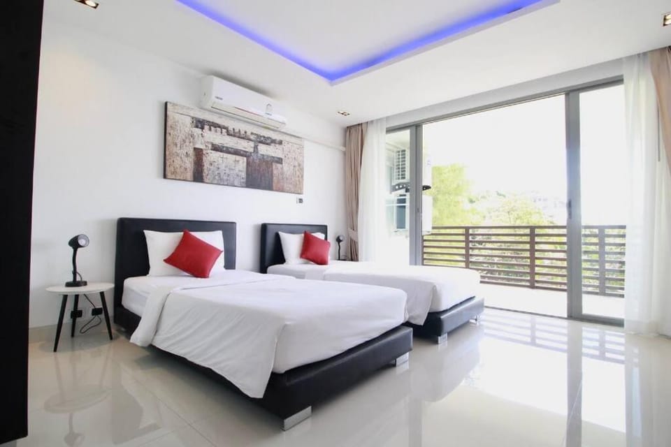 Bed, Photo of the whole room, Bedroom, air conditioner
