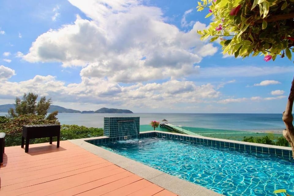 Balcony/Terrace, Pool view, Sea view, Swimming pool, sunbed