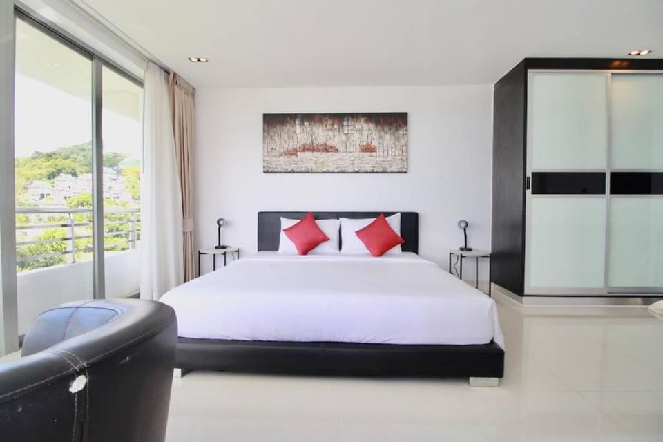Luxury Rooftop Penthouse Apartment in Kamala