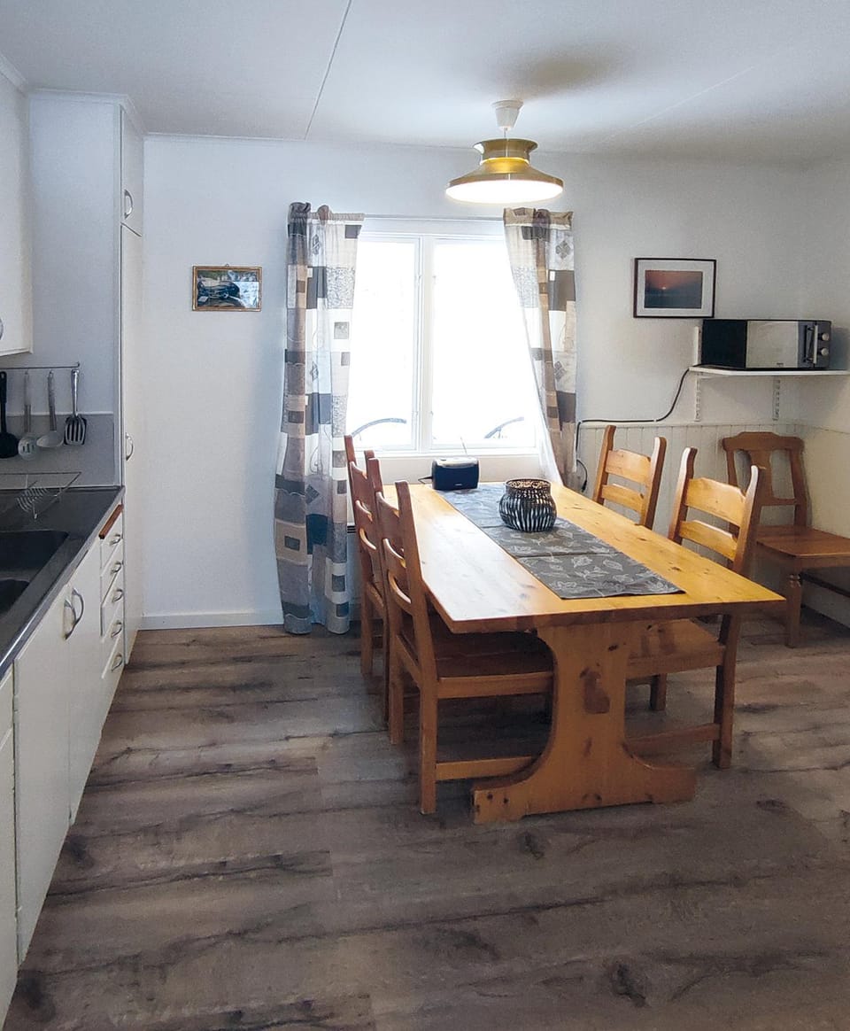 Kitchen or kitchenette, Dining area, minibar, pet friendly, stove