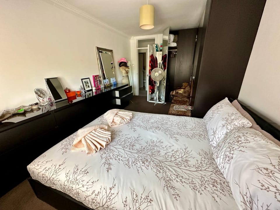 Bed, Photo of the whole room, Bedroom, flat iron, wardrobe