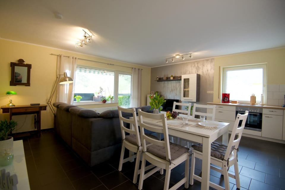 Kitchen or kitchenette, Living room, Seating area, Dining area, pet friendly, stove