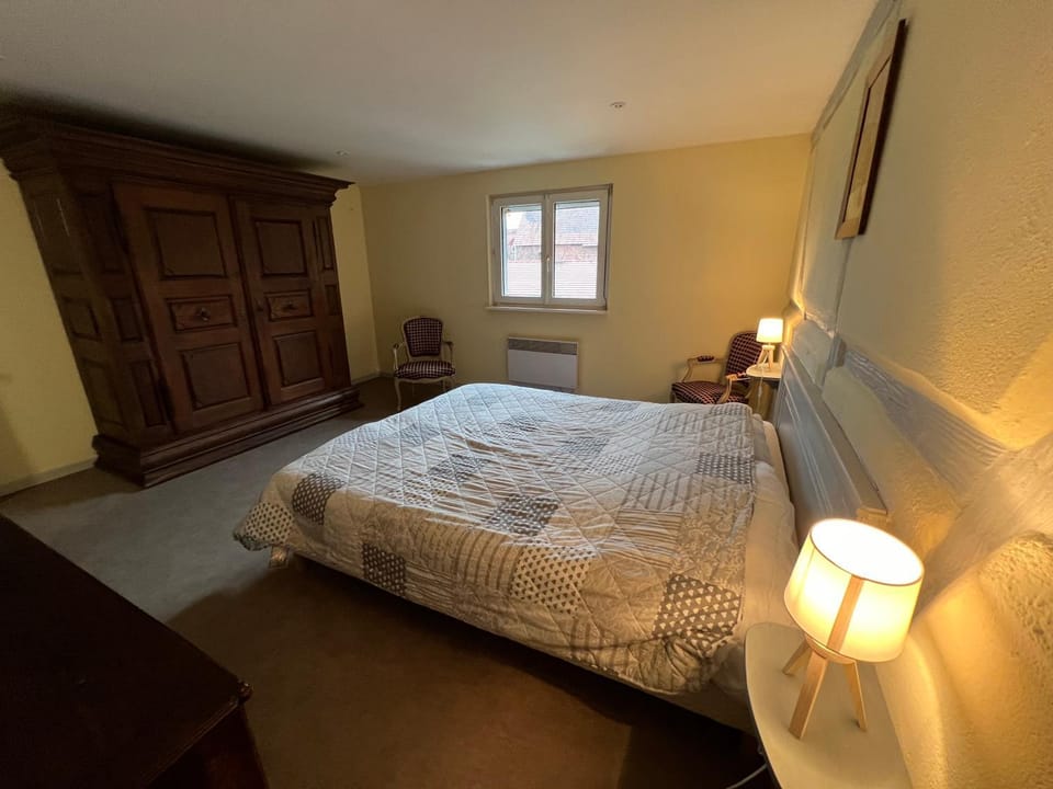 Bed, Photo of the whole room, Bedroom, wardrobe