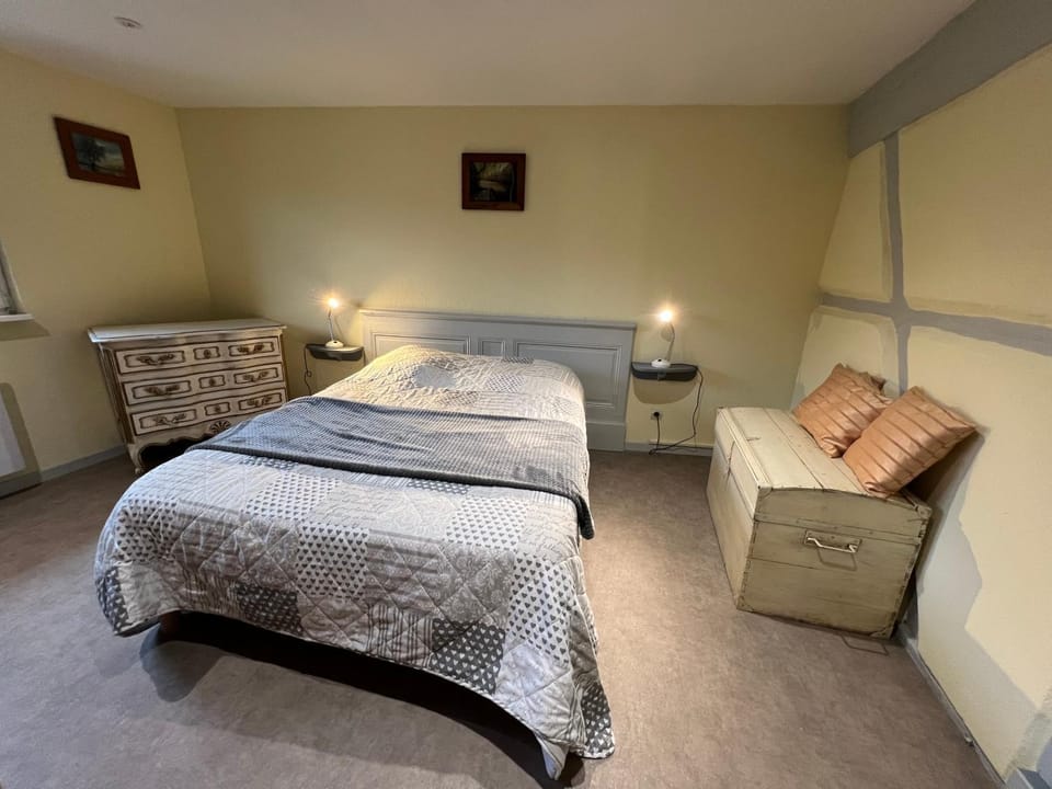 Bed, Photo of the whole room, Bedroom