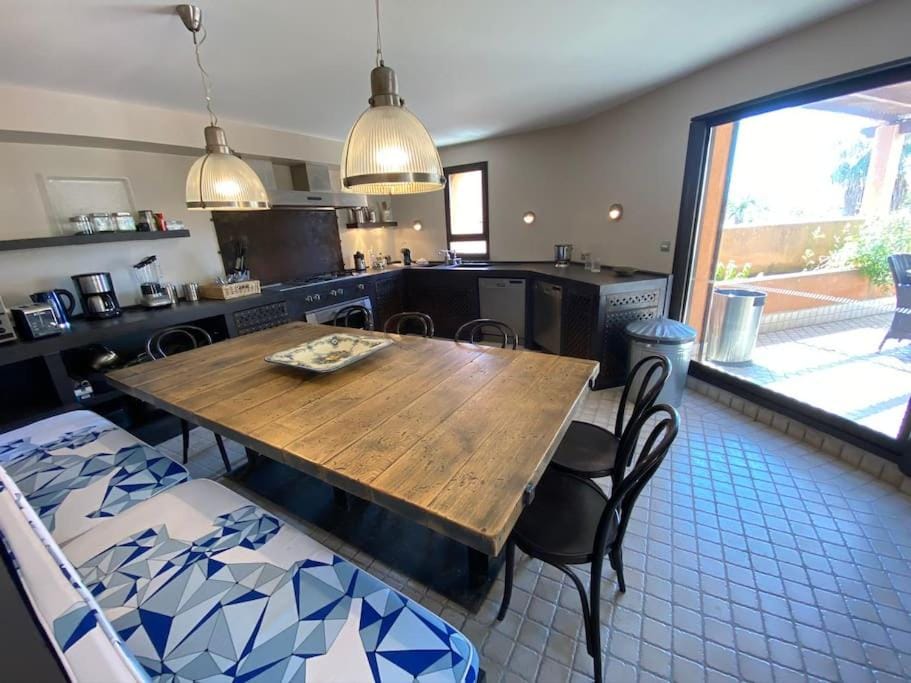 Kitchen or kitchenette, Communal kitchen