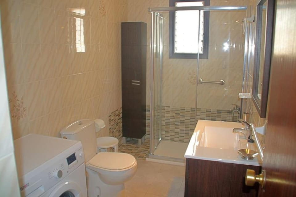 Shower, Toilet, Bathroom, washing machine