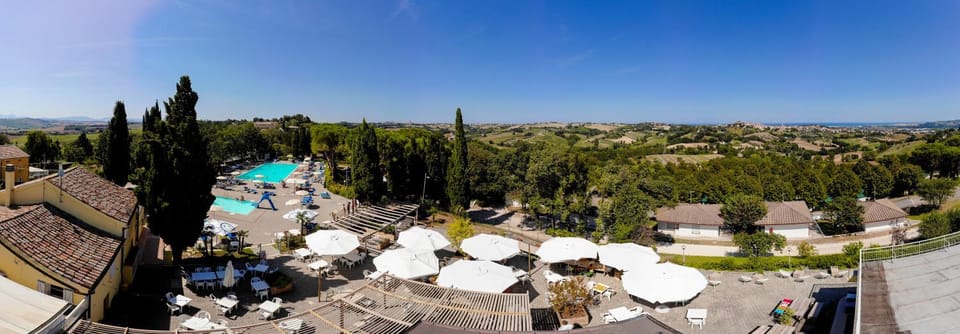 Day, Natural landscape, Bird's eye view, Pool view, Swimming pool, sunbed