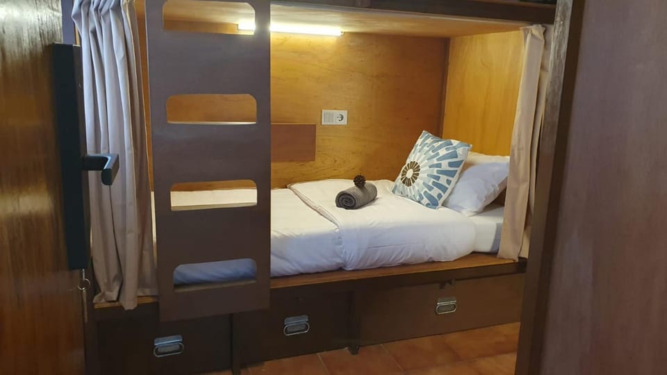 Bed, Bedroom, bunk bed