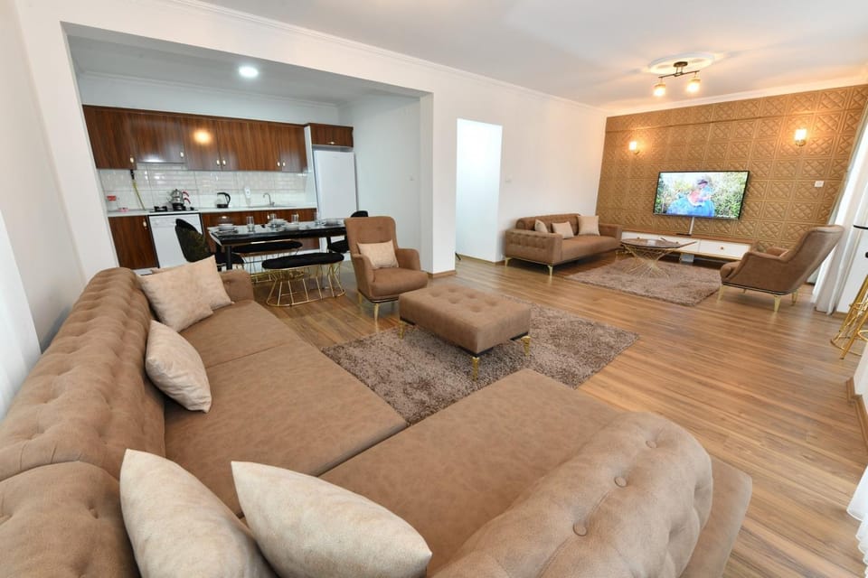 Communal lounge/ TV room, TV and multimedia, Living room, Seating area
