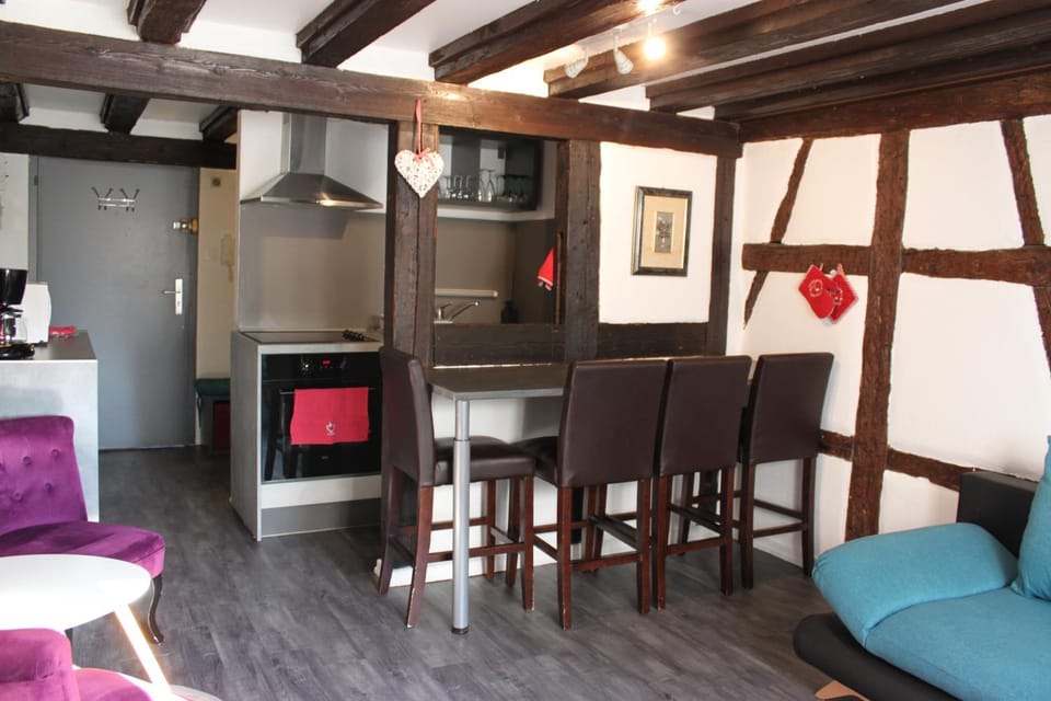 Seating area, Dining area