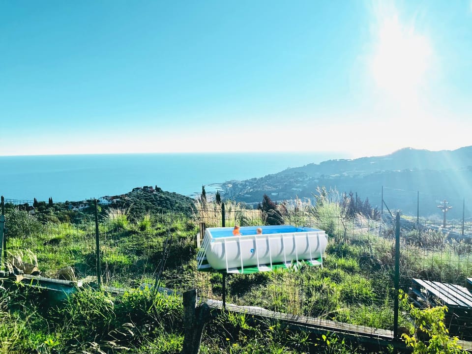 Bella Vista Poggi 180Grad fantastischer Meerblick & Pool Apartment in Imperia