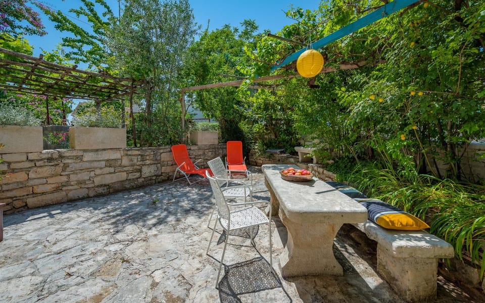Patio, BBQ facilities