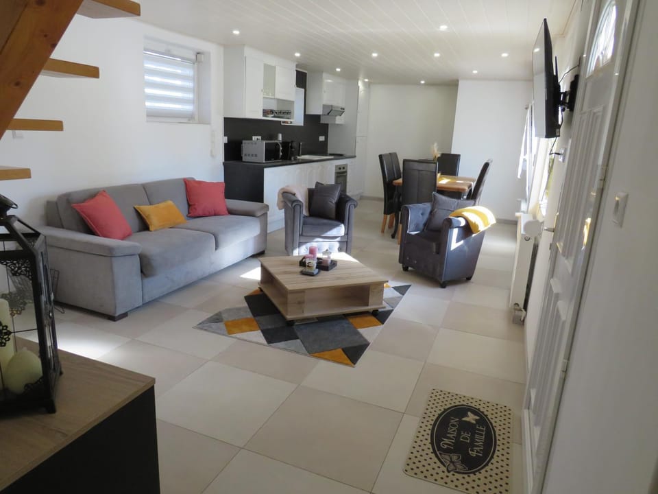 Kitchen or kitchenette, Living room